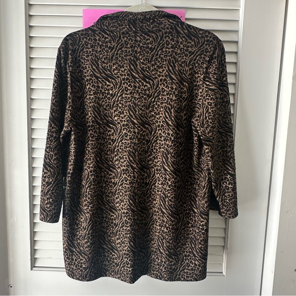 Chico’s Easywear Swing Jacket Size 1 Medium Animal Print Button Foil Wire Collar - Picture 8 of 9